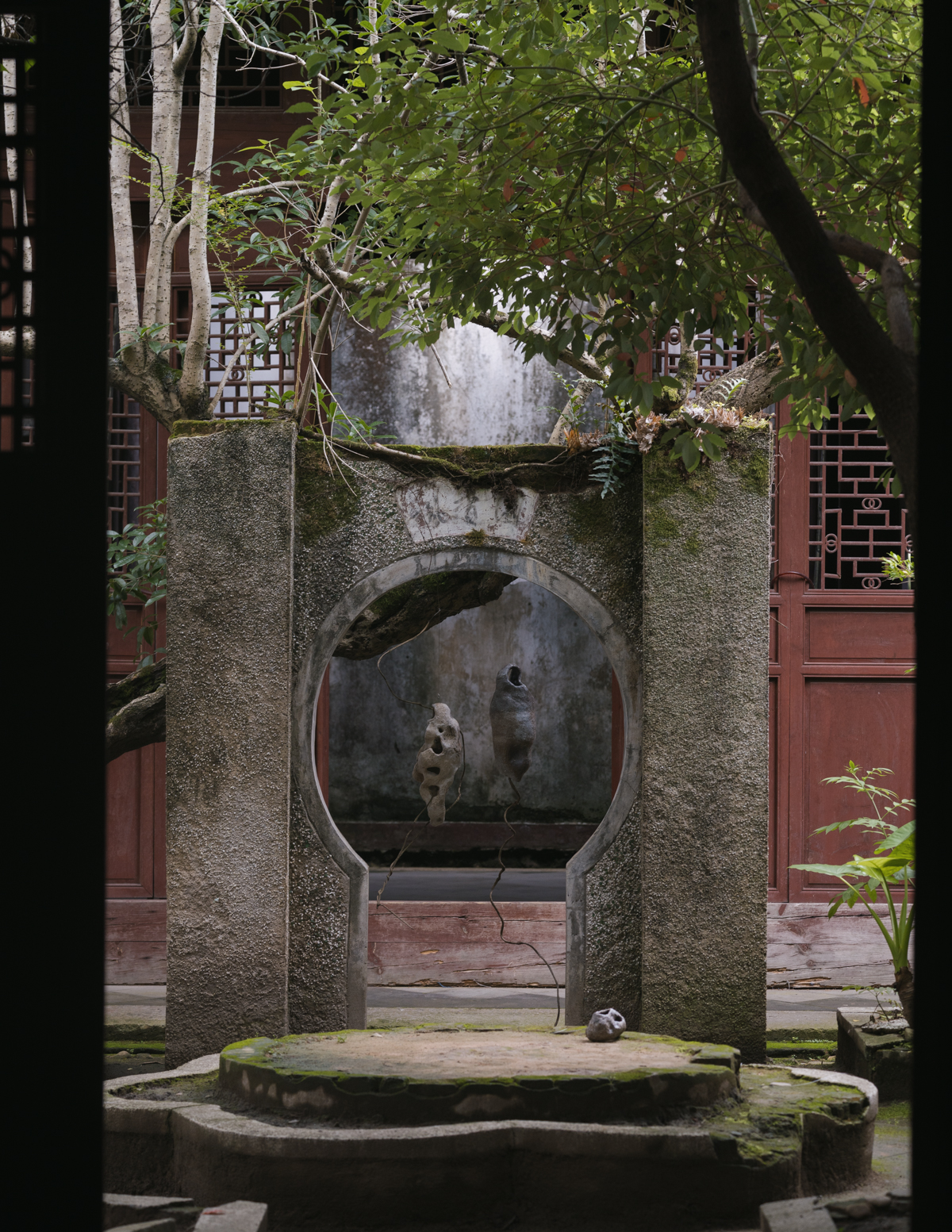 Roost — A Temporary Perch, ceramic sculpture by Yangzi Huang